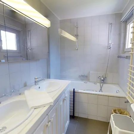 Luorza Apartment *